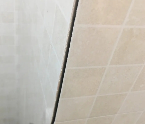 宣威瓷砖空鼓维修公司分享阳台瓷砖脱落的修复过程可以分为以下几个步骤
